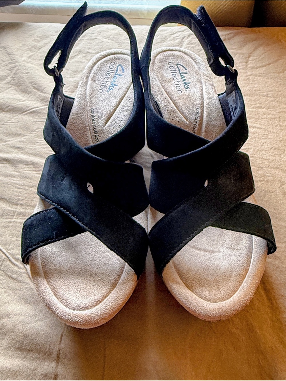Clarks 7.5 Black Crisscross Suede Slingback Sandals
